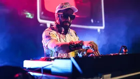 Dj Hakan Küfündür ile 90'lar 2000'ler Türkçe Pop Parti
