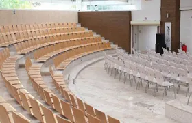 Bostanlı Suat Taşer Salonu